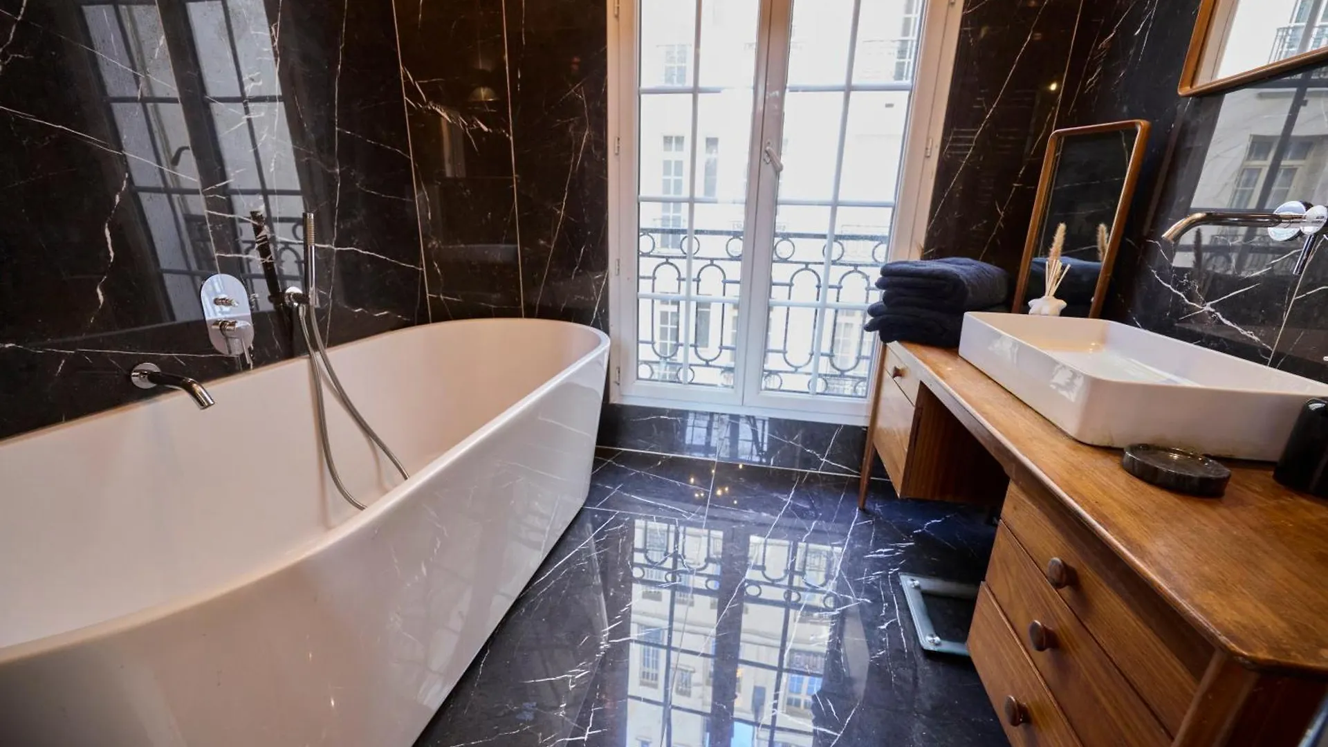 Apartment Un Cosy Au Coeur De 17 Batignolles , Monceau Paris
