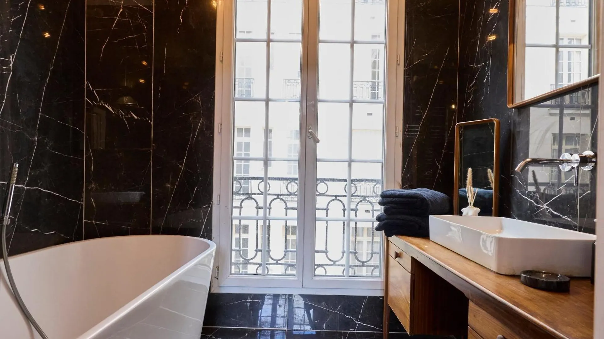 Un Cosy Au Coeur De 17 Batignolles , Monceau Apartment Paris